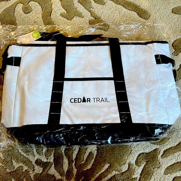 NWT! Cedar Trail 24 can insulated cooler bag - Picture 1 of 2